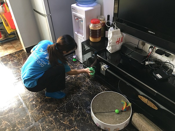 如何消除浴室異味。